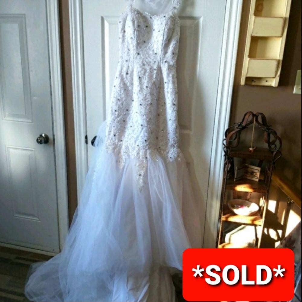 *SOLD* Gorgeous Wedding Dress New Not Worn 6 Small